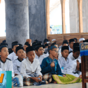 K. Imdad Robbani saat memimpin istigasah