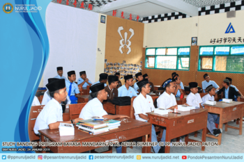 study banding program bahasa mandarin pp. al azhar sumenep di pp. nurul jadid paiton