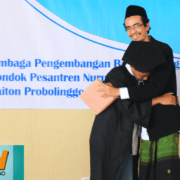 jadi Bintang Pelajar, Ajis Dipeluk Direktur LPBA