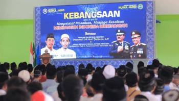 KH. Moh. Zuhri Zaini, Pengasuh PP. Nurul Jadid saat memberikan sambutan