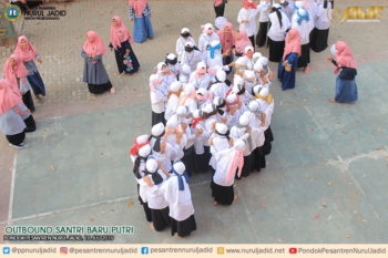 Outbound Santri Baru Putri