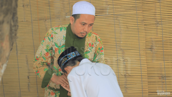 Suasana santri baru saat sowan kepada KH. Najiburrohman Wahid (Wakil Kepala Pesantren)
