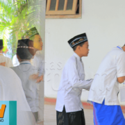 Santri Baru Menangis Ketika Sowan ke Pengasuh, KH. Moh. Zuhri Zaini