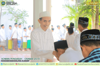 Suasana Santri Baru Pada Saat Sowan Pengasuh