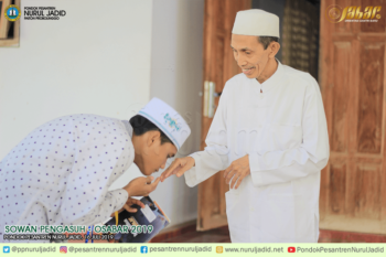 Suasana Santri Baru Pada Saat Sowan Pengasuh