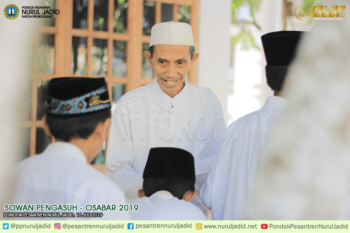 Suasana Santri Baru Pada Saat Sowan Pengasuh