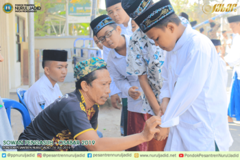 Suasana Santri Baru Pada Saat Sowan Pengasuh