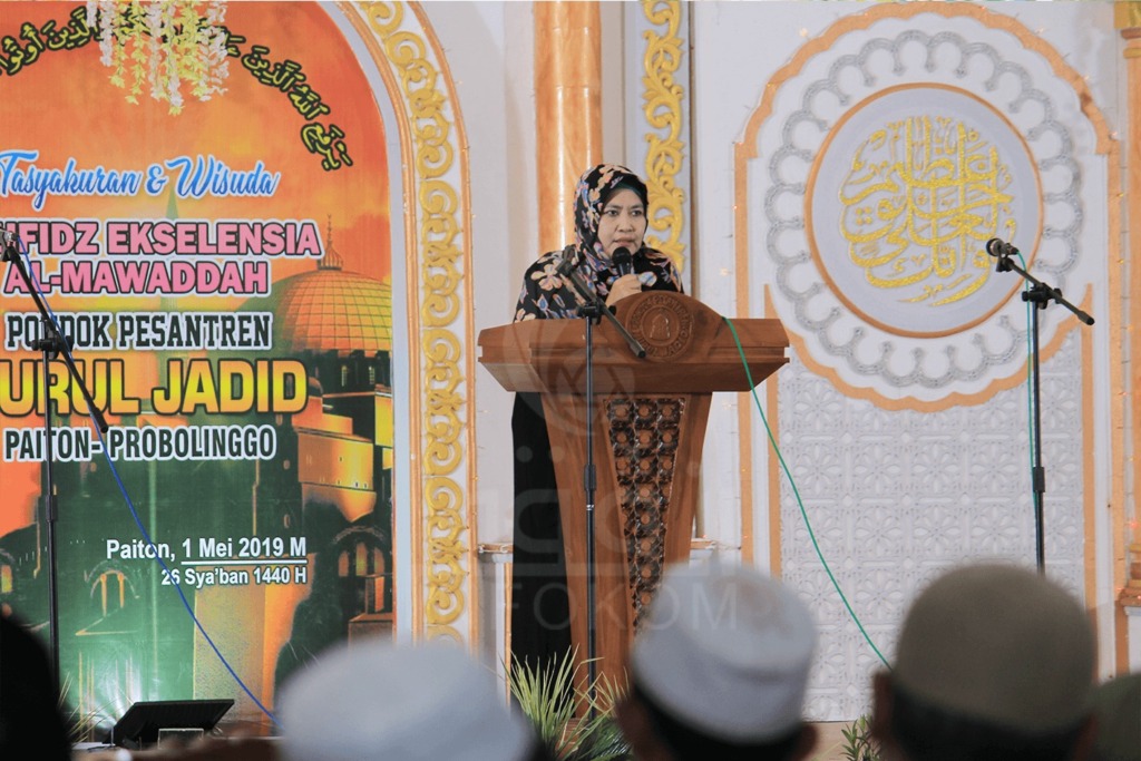Bunda Hami (Pemangku Wilayah Al Mawaddah) saat memberikan sambutan di acara Wisuda Perdana Tahfidz Ekselensia