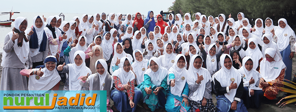 Suka Duka Santri Baru Al Mawaddah di Pantai Duta