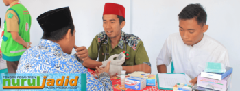 Klinik Az-zainiyah Rawat 200 Masyarakat Desa Paiton secara Gratis