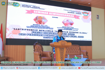 Seminar Kewirausahaan "Santripreneur Menjawab Tantangan Ekonomi Global"