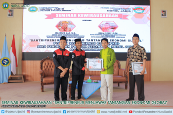 Seminar Kewirausahaan "Santripreneur Menjawab Tantangan Ekonomi Global"