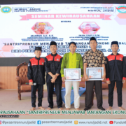 Seminar Kewirausahaan "Santripreneur Menjawab Tantangan Ekonomi Global"