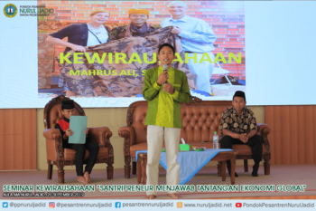 Seminar Kewirausahaan "Santripreneur Menjawab Tantangan Ekonomi Global"