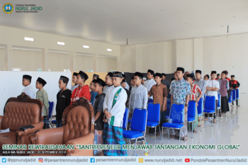 Seminar Kewirausahaan "Santripreneur Menjawab Tantangan Ekonomi Global"