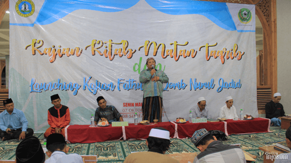 Ust. Saili Aswi, Perwakilan Biro Kepesantrenan PP. Nurul Jadid saat menyampaikan sambutan