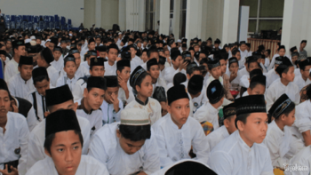 Suasana Santri Putra saat Mengikuti Kegiatan Peringatan Hari Besar Islam 1441 Hijriyah