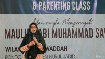 Pemateri Parenting Class, Ning Raudlatul Aniq saat menyampaikan materi