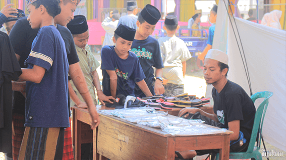 Santri putra memadati Bazar Nusantara