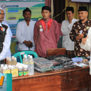 Berkunjung ke Bazar Nusantara, Beginilah Respon Kiai Zuhri terhadap Produk Alumni