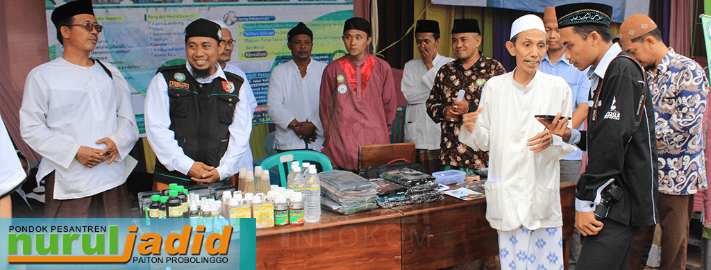 Berkunjung ke Bazar Nusantara, Beginilah Respon Kiai Zuhri terhadap Produk Alumni