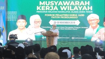 Kiai Zuhri pada saat sambutan di Pembukaan MUSKERWIL I PWNU JAWA TIMUR