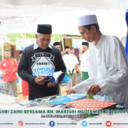 Pengasuh Bersama Ketua PWNU Jawa Timur Berkunjung ke Bazar Nusantara