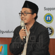 KH. Abdurrahman Wafi (tengah) saat menyampaikan sambutan dalam acara Peringatan Satu Dekade Haul Gusdur