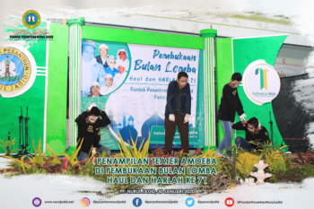penampilan Teater AMOEBA dalam pembukaan Haul dan Harlah PP. Nurul Jadid ke 71