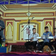 Tampak Kelompok dari LPBA(3 orang duduk kanan) saat mengikuti lomba