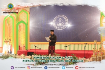 Pemberian Piagam serta Piala kepada 10 Grub Terbaik dan Best Jinggle