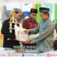 Pemberian Piagam serta Piala kepada 10 Grub Terbaik dan Best Jinggle