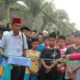 Direktur Klinik Az-zainiyah (kanan) saat secara simbolis Jalan Sehat Santri bersama Kepala Bidang Koordinasi Olahraga dan Seni Santri (BKOSSS), Kh, Makki Maimun Wafi