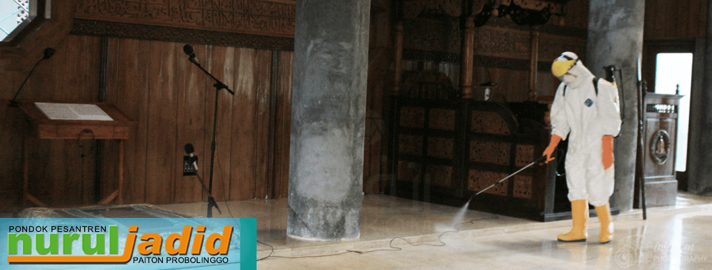 Cegah Corona, Klinik Az-zainiyah Disinfektan di Masjid Jami’ Nurul Jadid