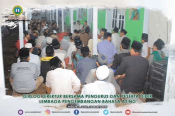Dialog Direktur bersama Peserta Didik dan Pengurus Lembaga Pengembangan Bahasa Asing (LPBA)