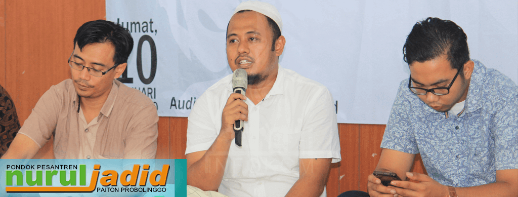 KH. Fahmi AHZ (songkok putih) saat menyampaikan sambutan dalam acara Peringatan Satu Dekade Haul Gusdur