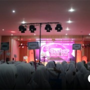 Potret santri baru tengah mengikuti grand opening OSABAR tahun 2025. (Foto: Humas Infokom NJ)
